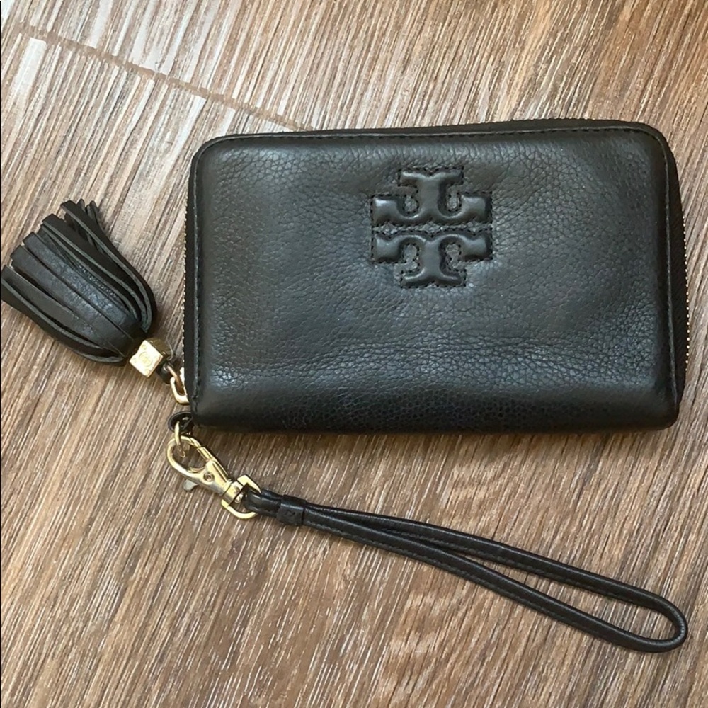 ☆ Tory Burch Black Wristlet with Tassel